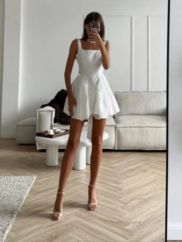 Backless bow slimming white dress