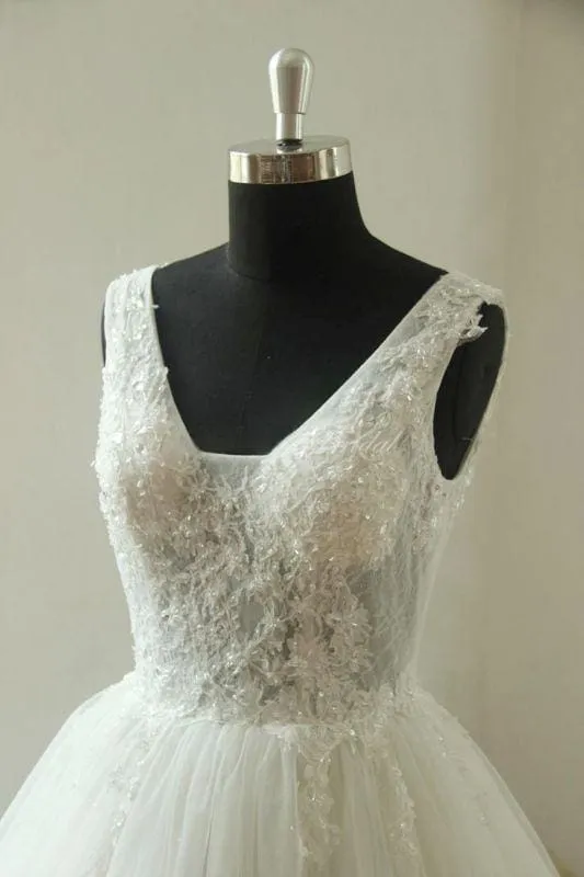 Bridelily Graceful Appliques Tulle A-line Wedding Dress