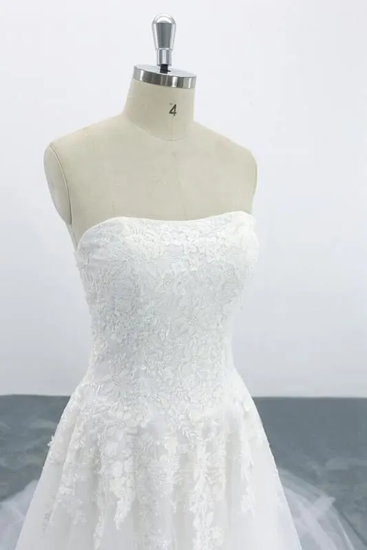 Graceful Strapless Appliques Tulle Wedding Dress