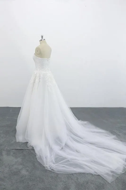 Graceful Strapless Appliques Tulle Wedding Dress