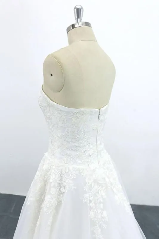 Graceful Strapless Appliques Tulle Wedding Dress