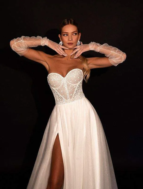 Graceful white Wedding Dress